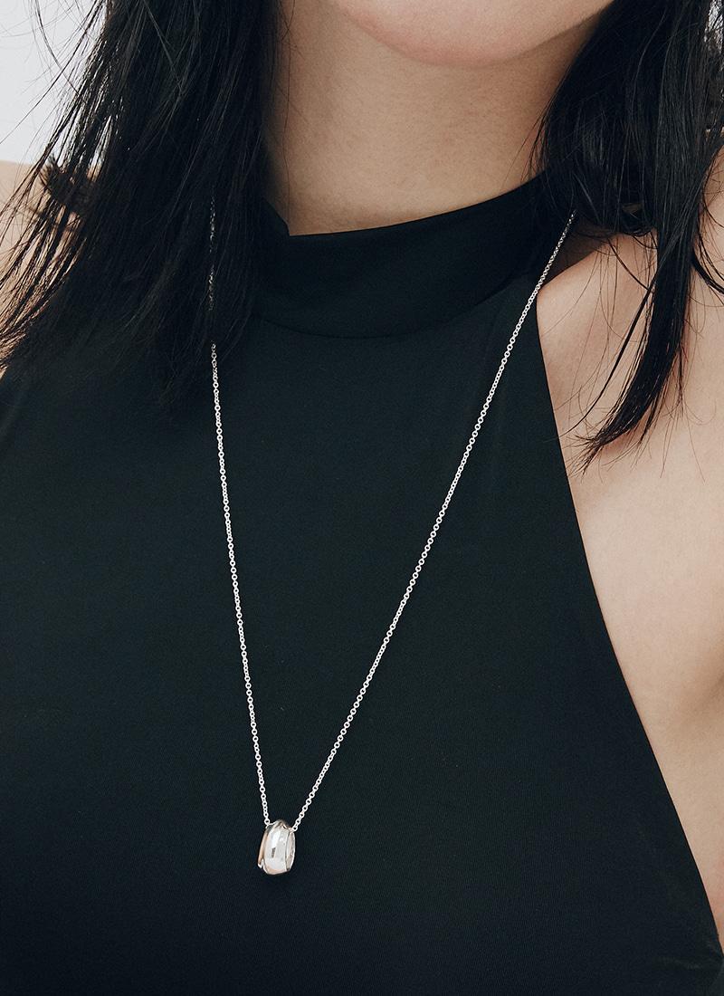 QUIET VOLUME BARREL NECKLACE