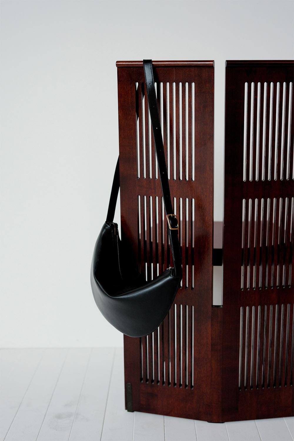 [10/24 예약배송] Half Moon Bag _Black