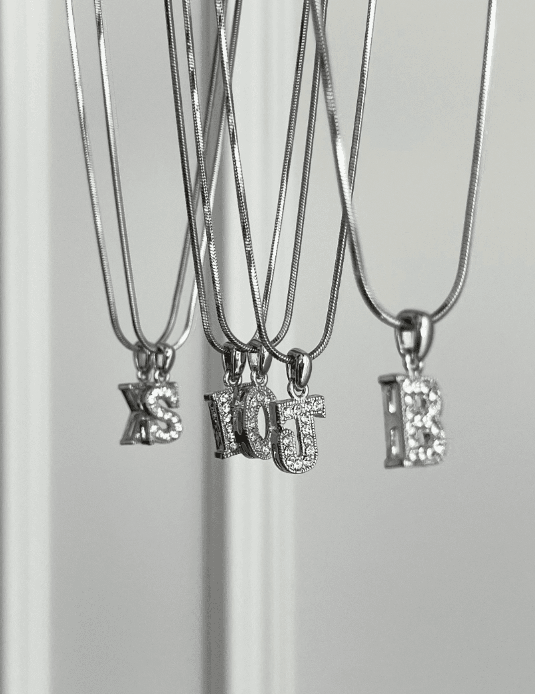 [레이어딩용ACC/여름핫] FOUNDᐝ Ice initial necklace