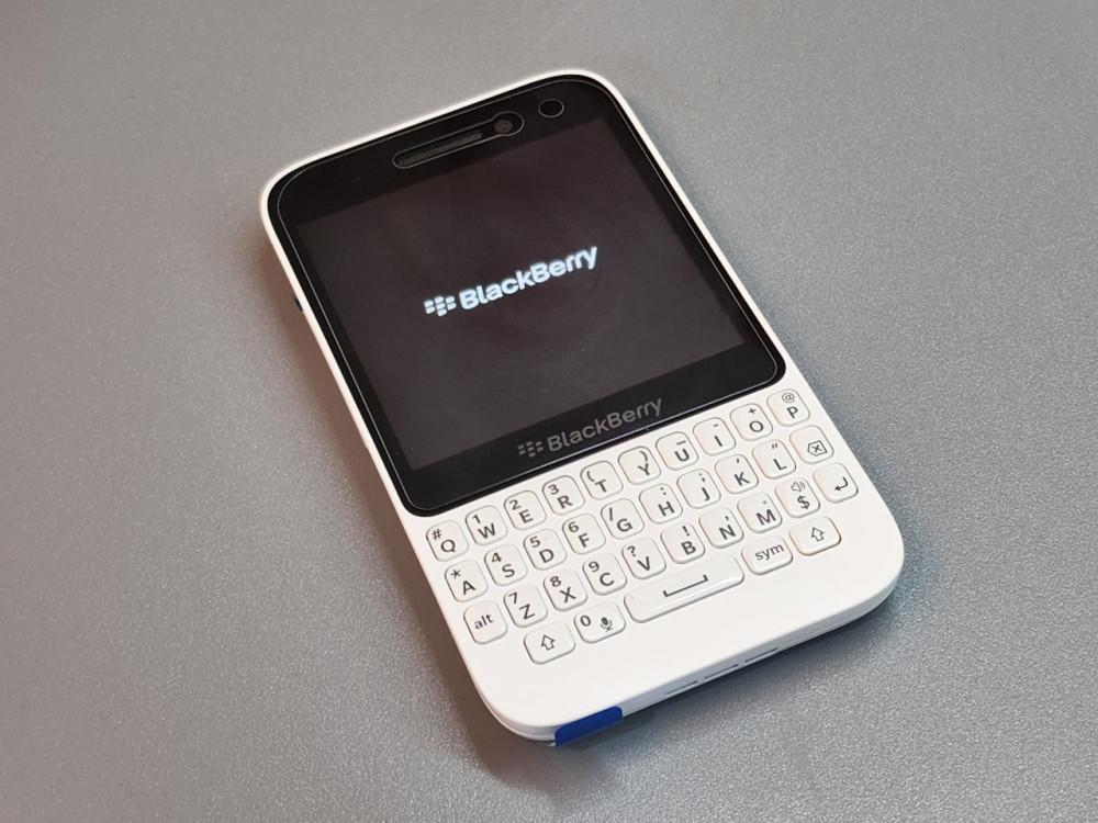 [중고] 블랙베리 Q5 화이트 8G 기본보증 90일 수험생폰 학생폰 수능폰