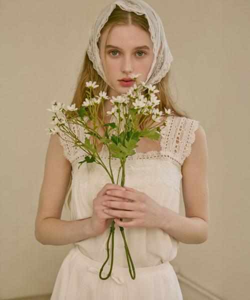 프쉬 레이스 버튼 슬리브리스 탑