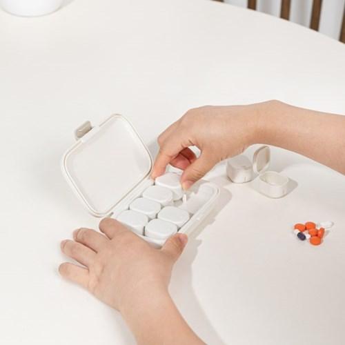 롬에이 클로아 8칸 알약 케이스 휴대용 여행용 개별 영양제 보관함