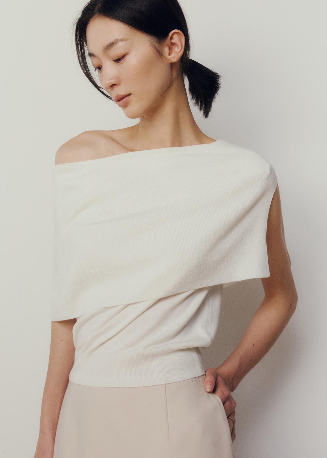 에밀 드레이프 플랩 니트