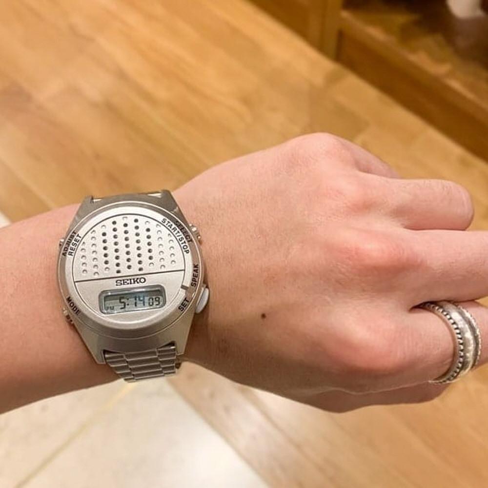 세이코 음성 디지털 손목시계 실버 SBJS013