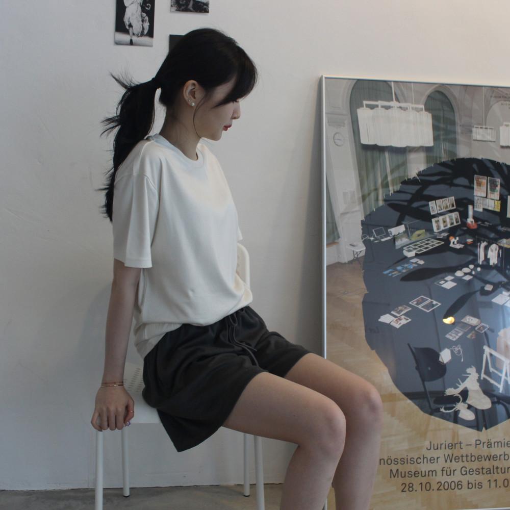 자체제작 천연염색 기본 순면 무지 반팔 레이어드 박스티 (머드 아이보리 , 대숯 차콜)