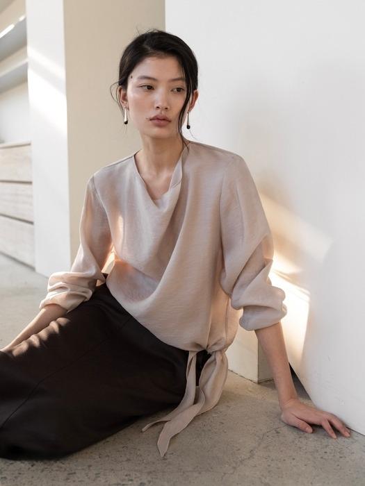 수리아 드레이프 실크 랩 블라우스[rose beige]