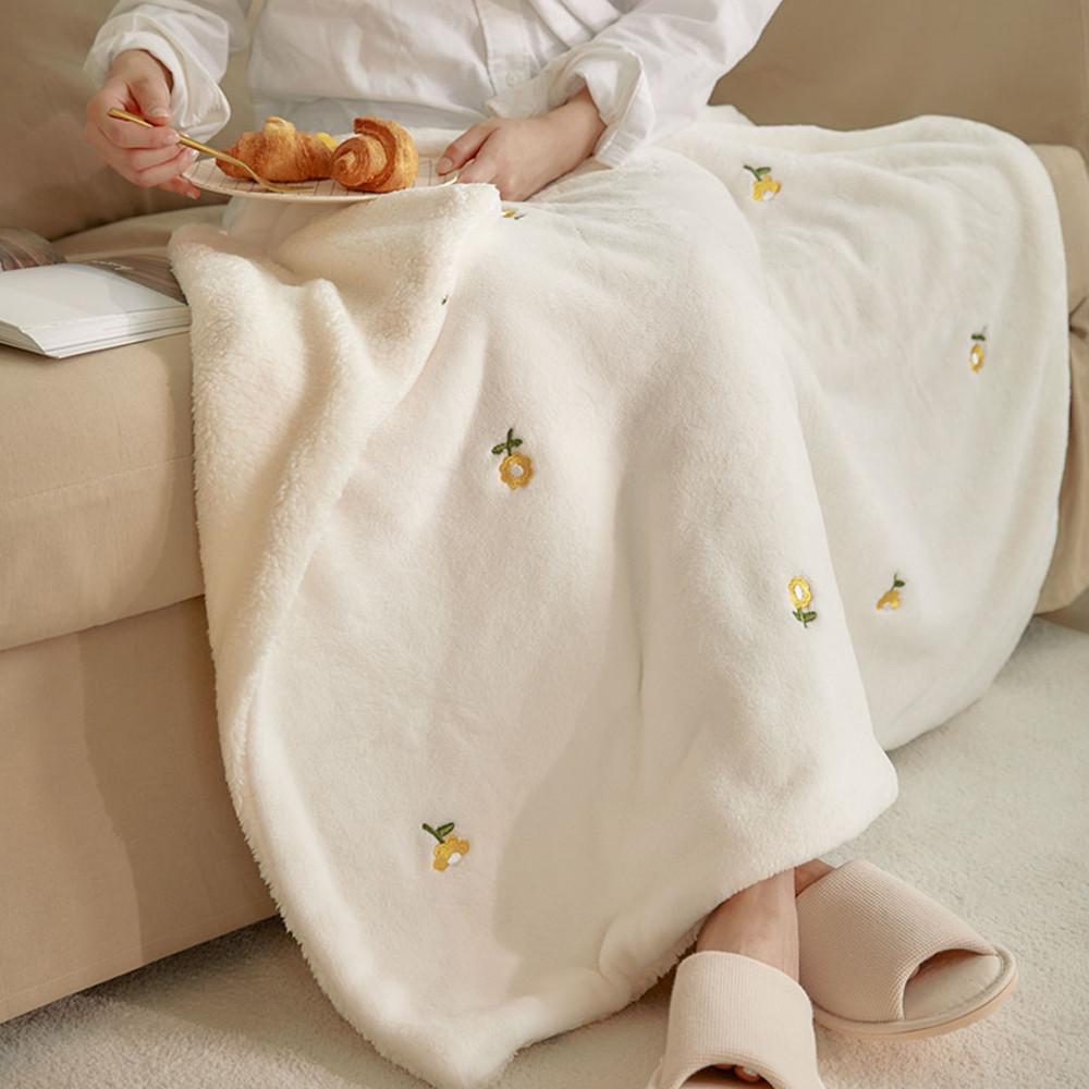 양털 담요 블랭킷 극세사 밍크 부드러운 겨울 차박 캠핑 쇼파 이불 자수 카모마일 대형