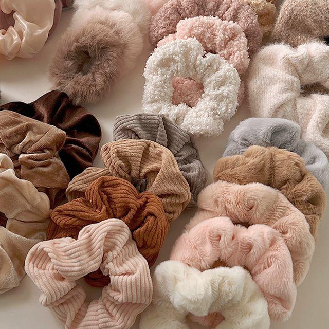 18종*부드러운촉감* 밍크 왕 곱창머리끈 니트 방울 털 곱창밴드 가을/겨울 뽀글이 반머리 올림머리 집게핀 곱창끈 세트 헤어슈슈 머리고무줄 스크런치 명품머리끈 당고 벨벳 골덴 미니 심플 데일리 자국안남는 슬립 똥머리끈 대형