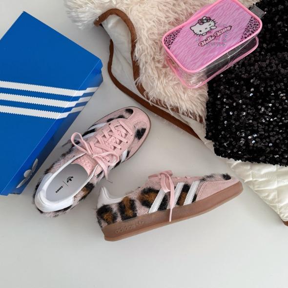 [해외]아디다스 X ATMOS 가젤 인도어 샌디 핑크 JS4600