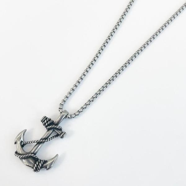 A trap Point Necklace