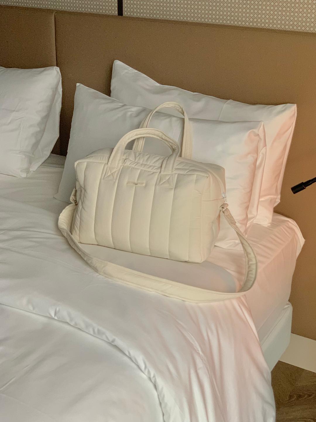 (Pre-order 5%, 4주 소요) padded cross bag (white)