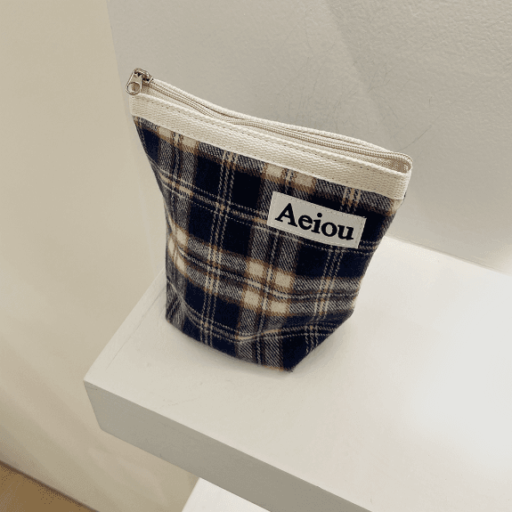 Aeiou Basic Pouch (M size)Tartan Check Navy Beige