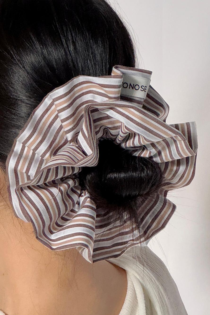 PETAL STRIPE SCRUNCH / BEIGE