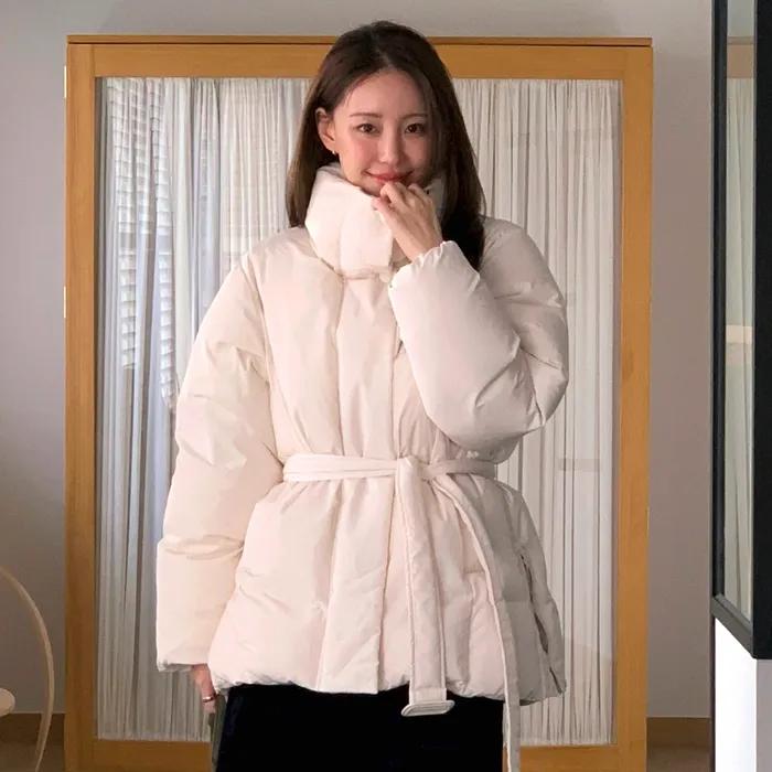 [강문경님 착용] High Neck Belted Half Down Jumper Cream AT5JUF053CR