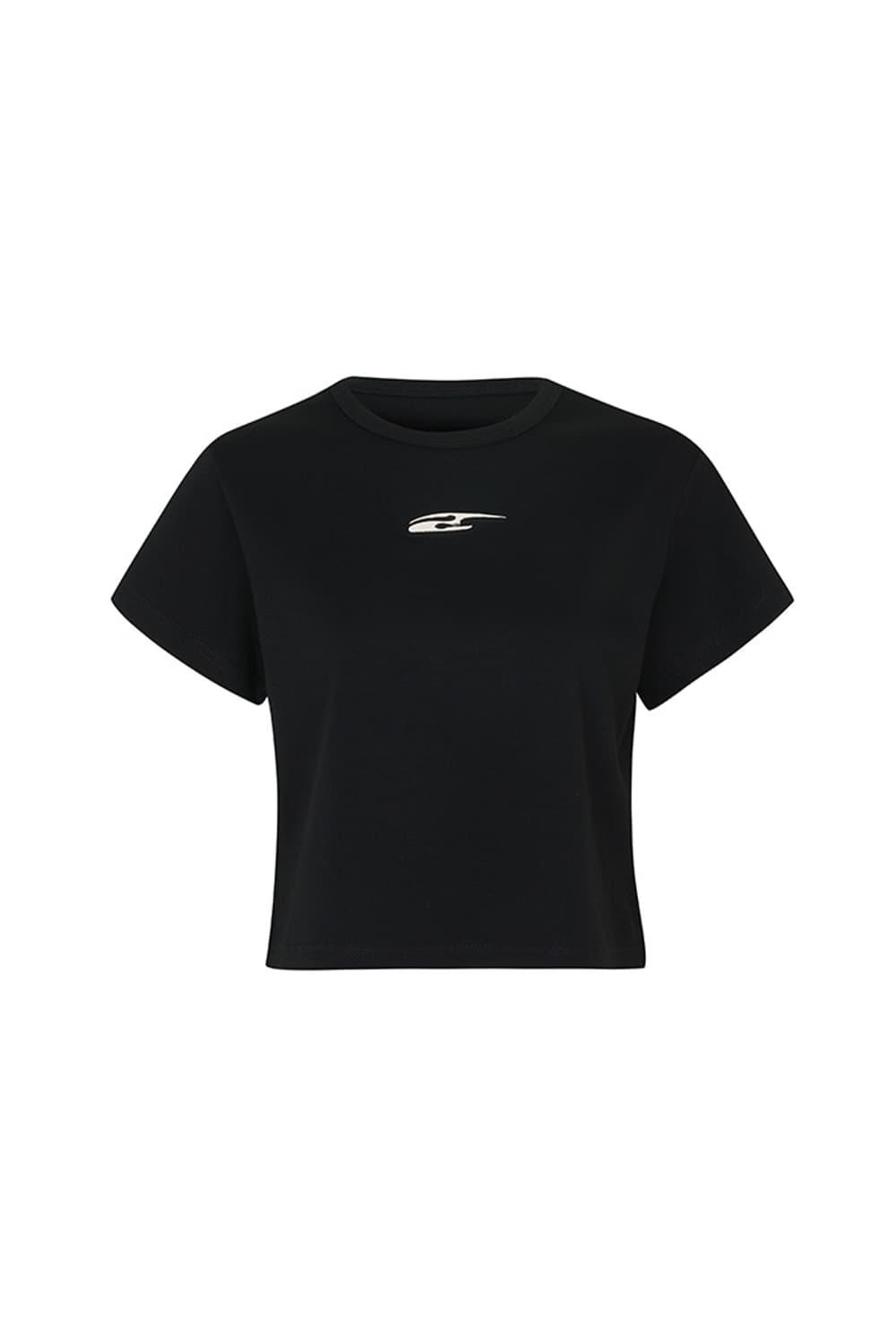 (새상품)LEEY PLAQUE CROPPED TSHIRT BLACK | 후루츠패밀리