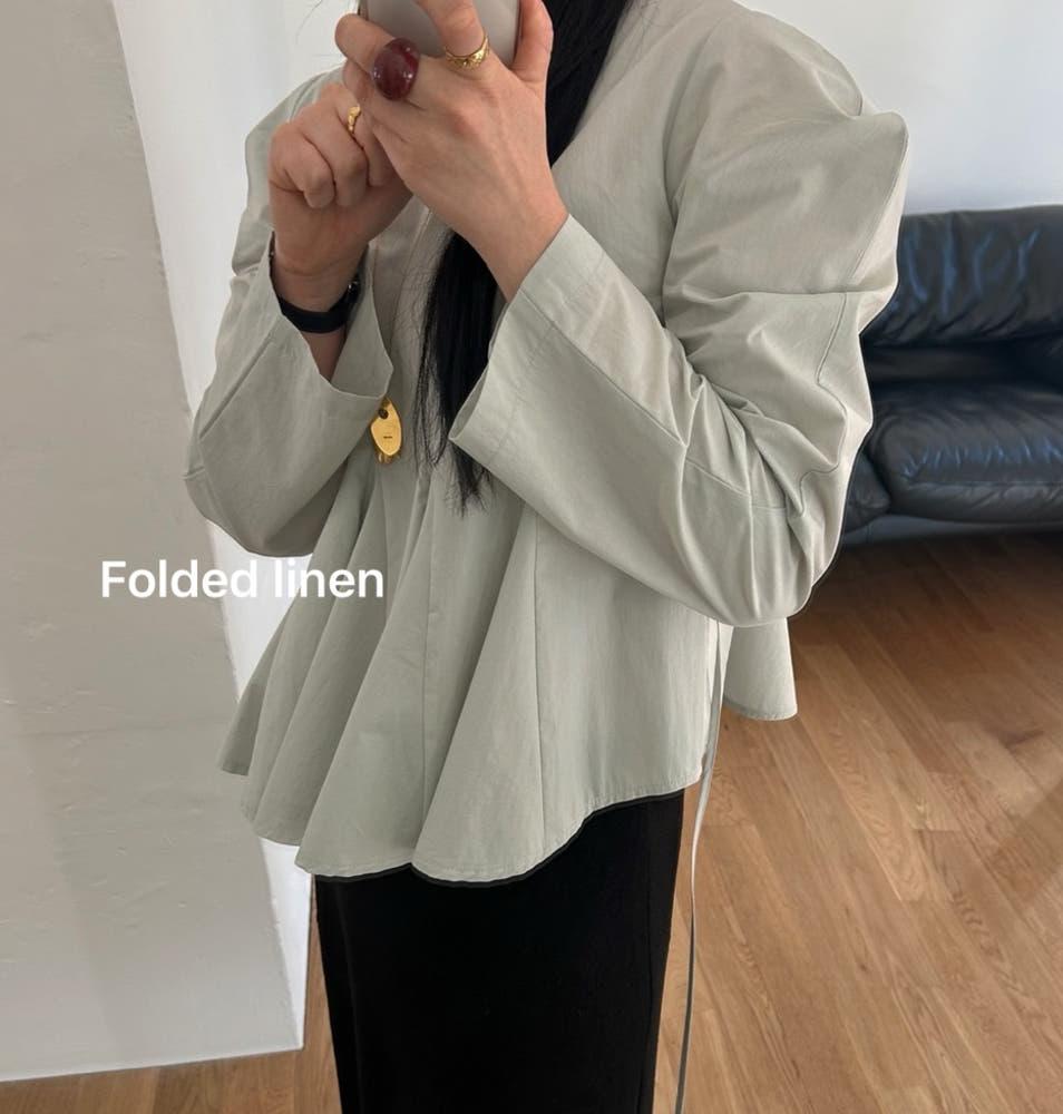 Basket 바스켓 플레어 블라우스 라운드넥 핀턱 플레어 블라우스(2color)