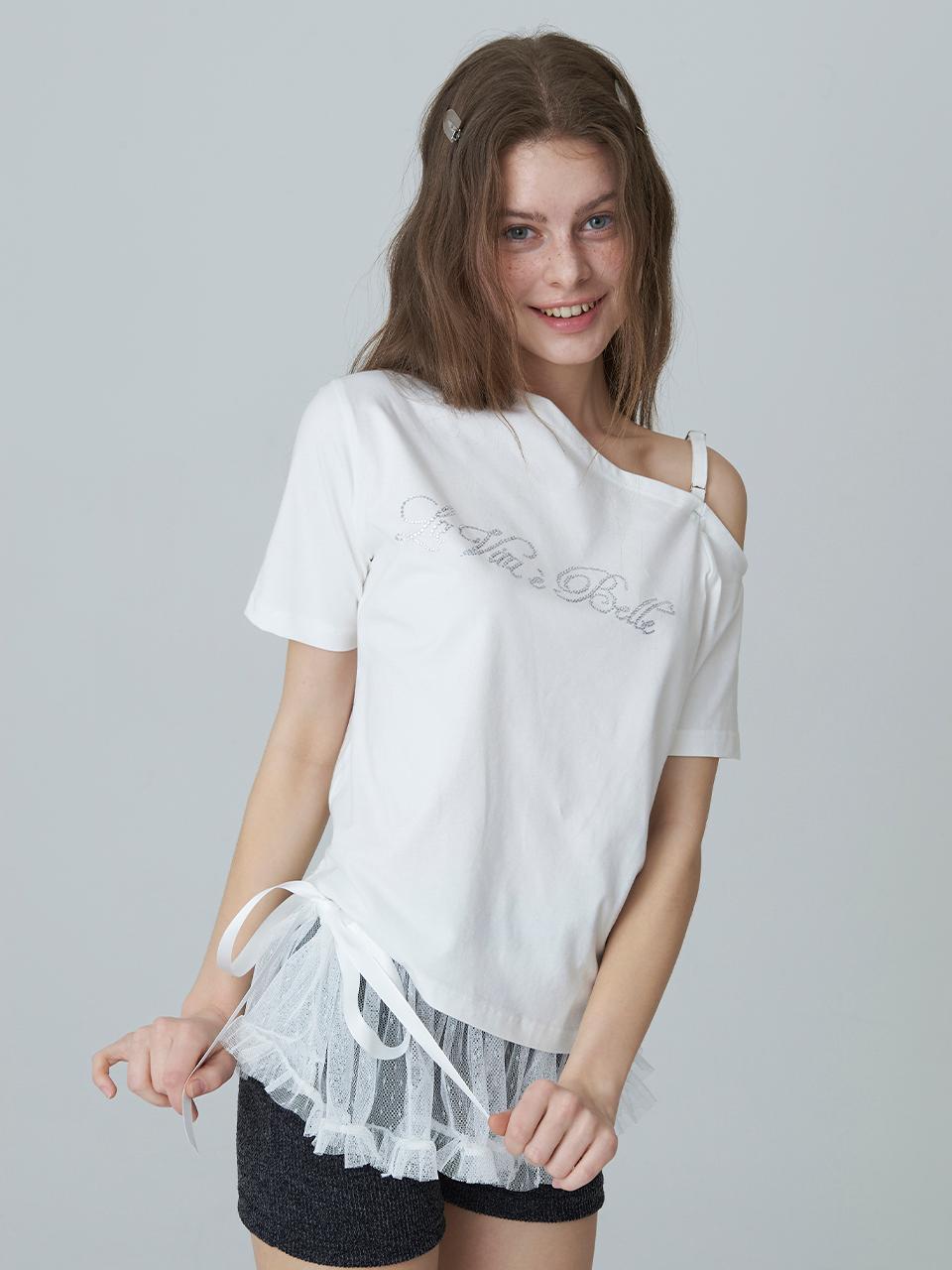 오프숄더 레터링 큐빅 티셔츠 - 화이트(OFF-SHOULDER LETTERING CUBIC T-SHIRT - WHITE)