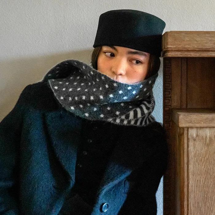 DOT STRIPE KNIT MUFFLER_CHARCOAL