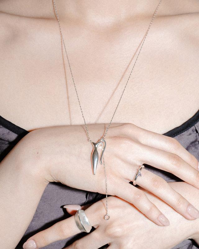 Oinoe Necklace