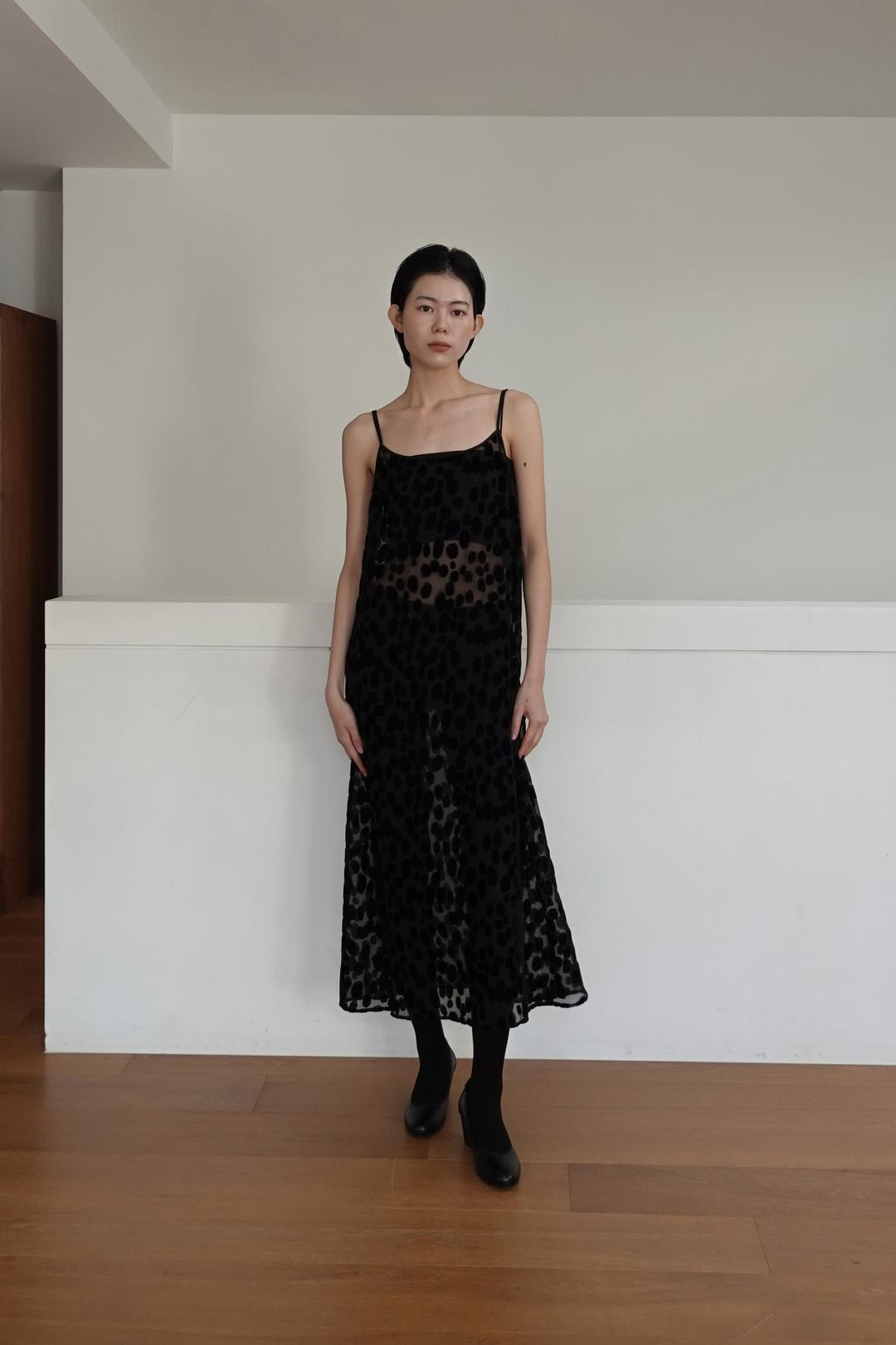 [12월 15일 순차 출고] 도트 슬리브리스 드레스