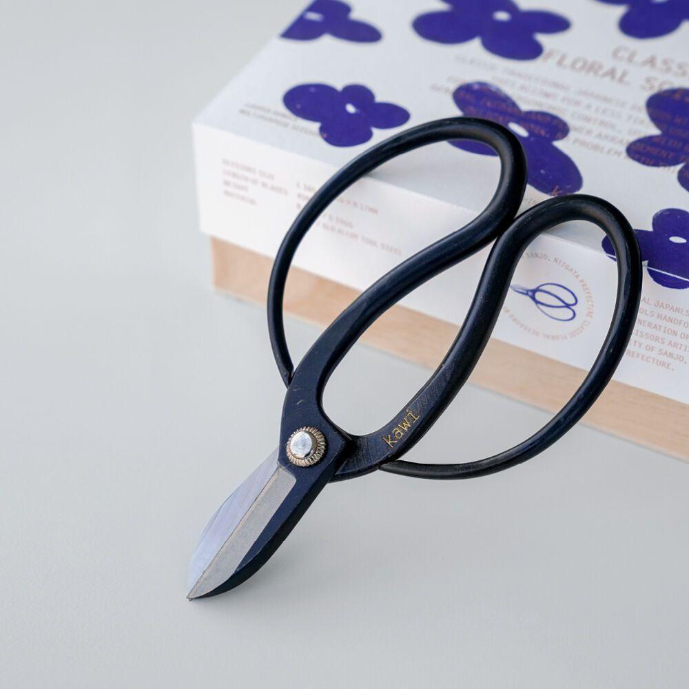 Classic floral scissors by kawi