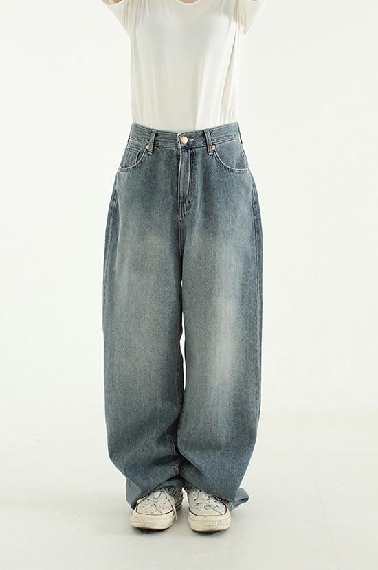 loose fit vintage blue jean
