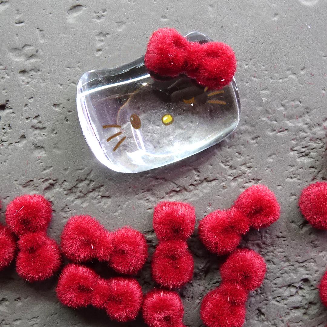 𝙠𝙞𝙩𝙩𝙮 _ 보송보송 키티 레드 리본 ୨୧