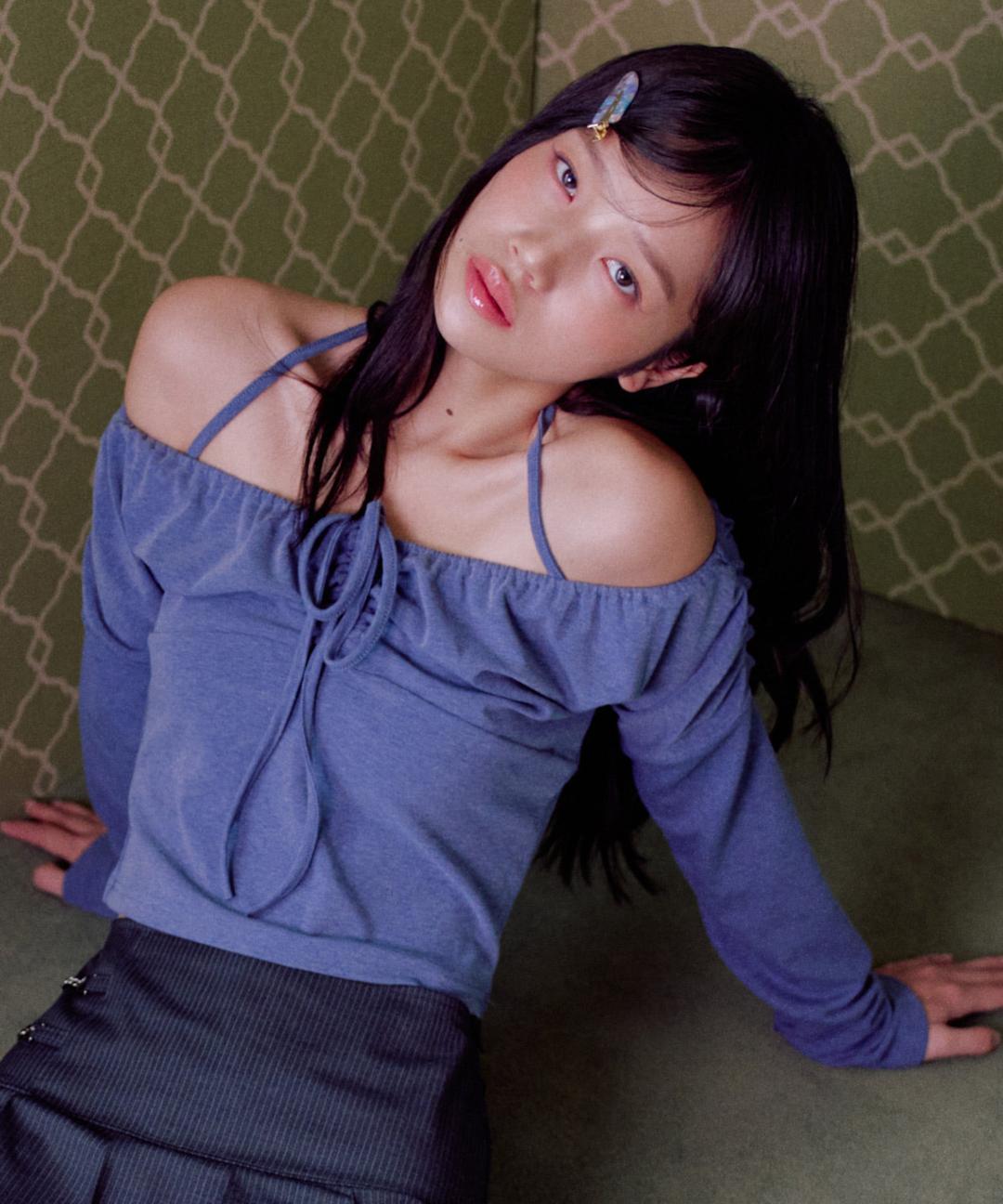 헤이즐 페미닌 셔링 탑 [BLUE]