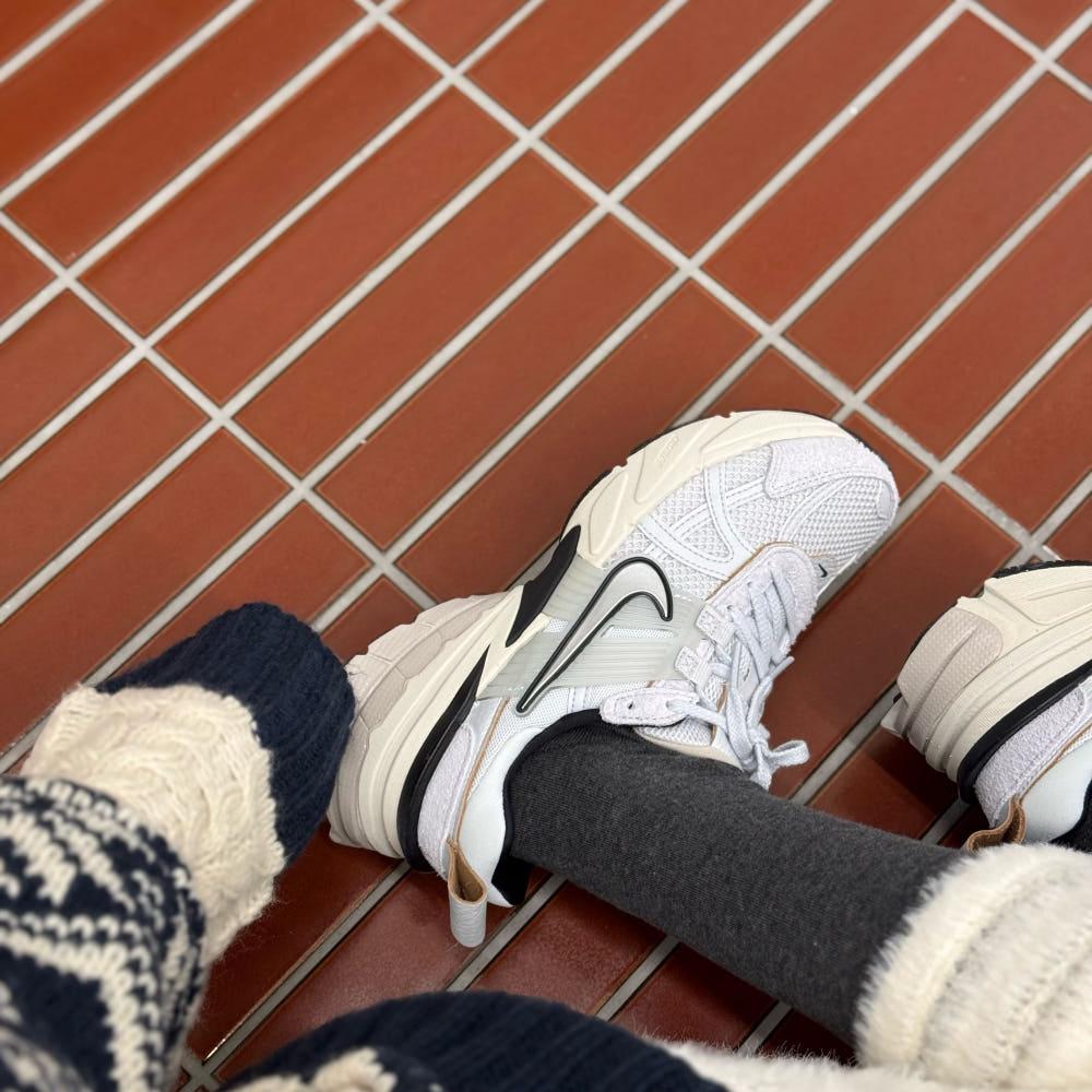 나이키 브이투케이 런 CUSHLON 퓨어 크롬  W