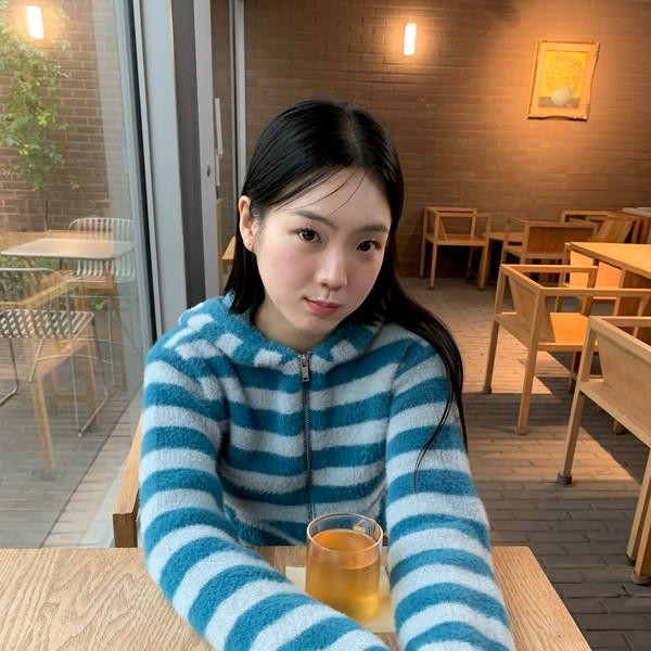 • [2-way] Miu fluffy hood cardigan