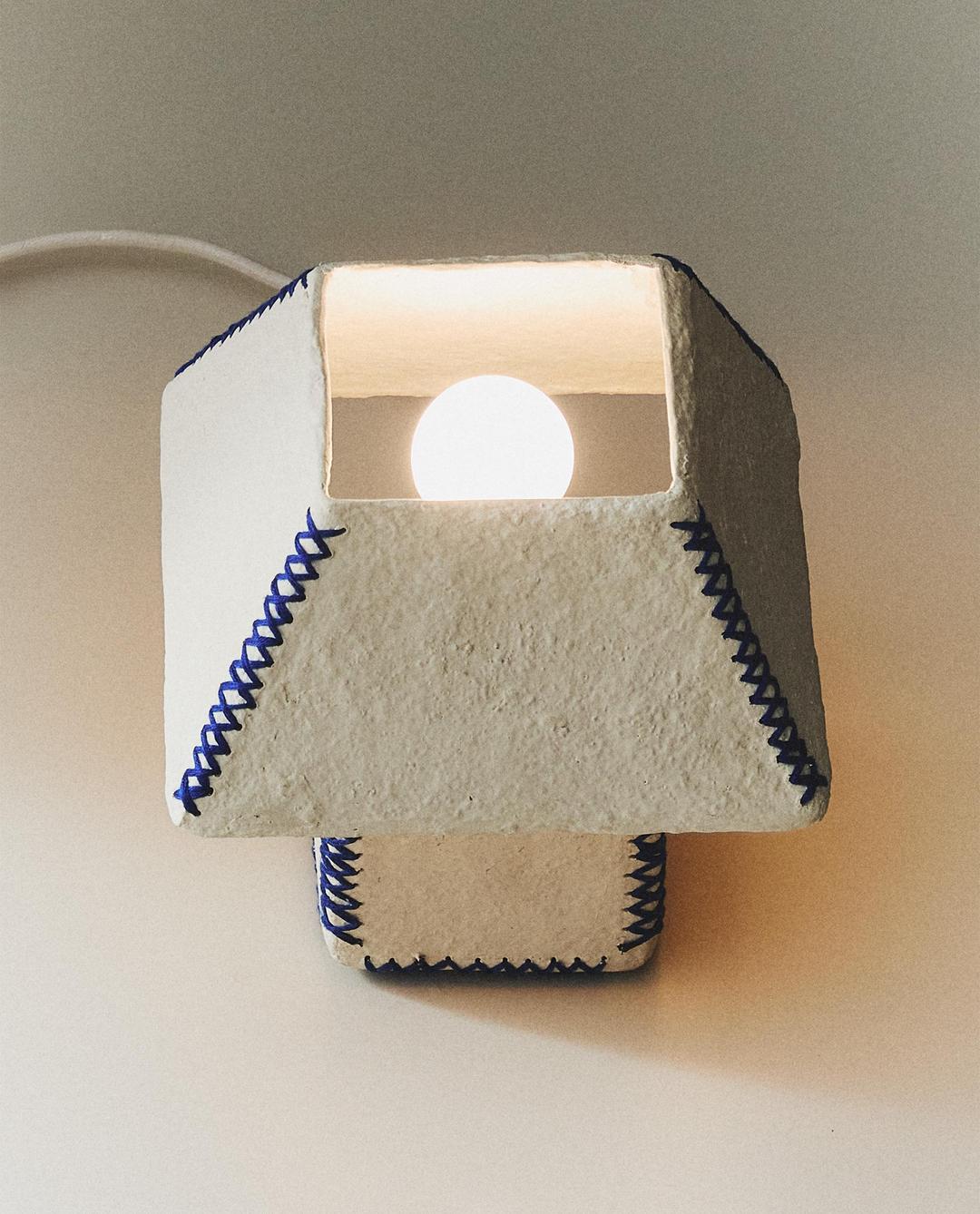 PAPIER-MÂCHÉ TABLE LAMP