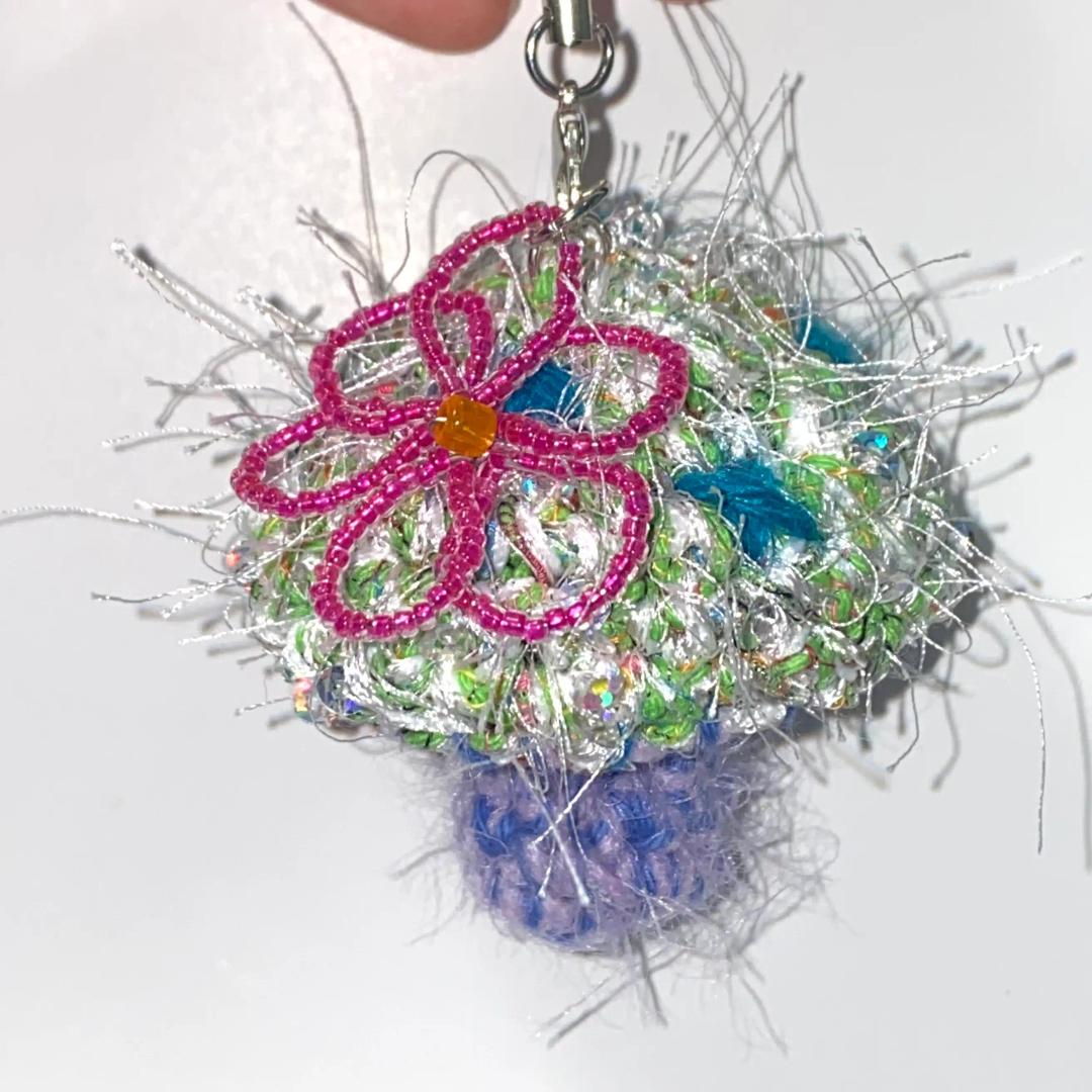 랜덤 뜨개 버섯과 비즈 꽃 키링