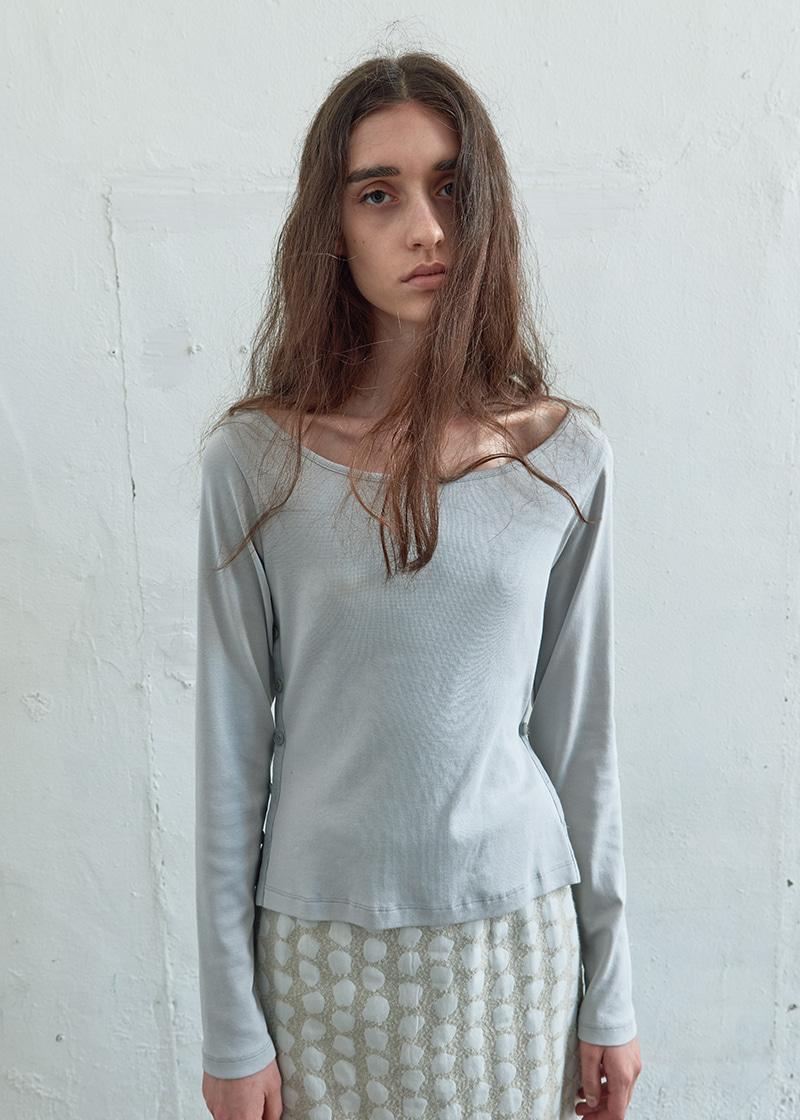 SIDE-BUTTON DETAIL LONG SLEEVE TOP IN GREY