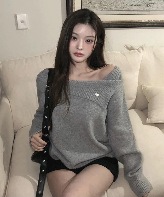 [체형커버🤎울함유♨️] 아나티 팬던트 겨울 가을 봄 스퀘어넥 오프숄더 루즈핏 긴팔 니트 / 데일리룩 개강룩 데이트룩 클래식블랑