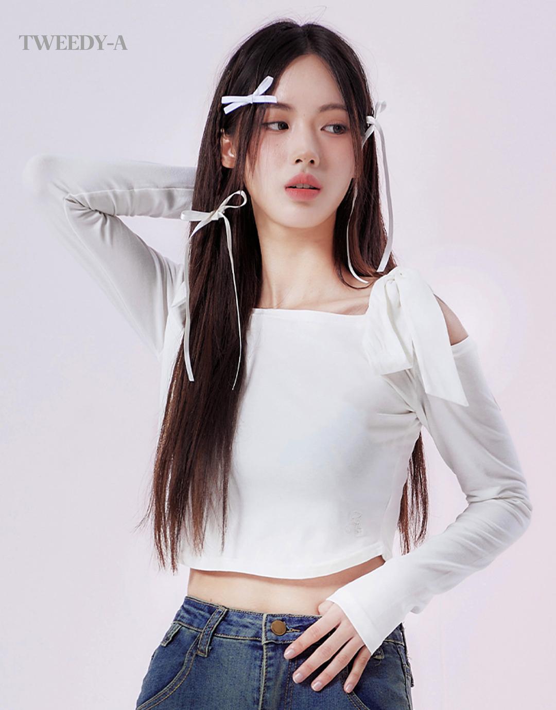 (바로배송) 제나 숄더 리본 스트랩 롱 슬리브 크롭 탑 화이트