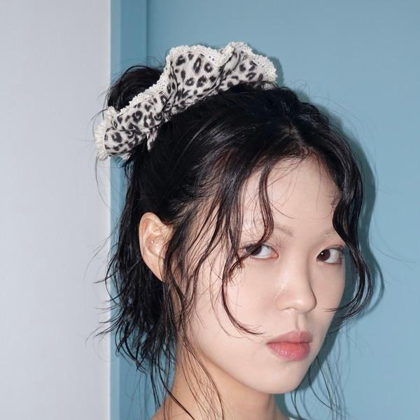 Leopard ruffle scrunchie
