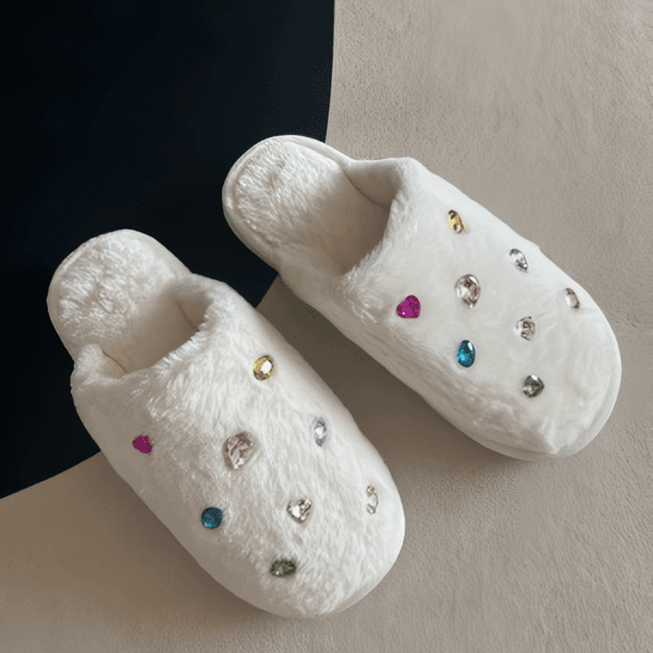 블링 화이트 젬스톤 페이크퍼 겨울 룸슈즈 슬리퍼 실내화