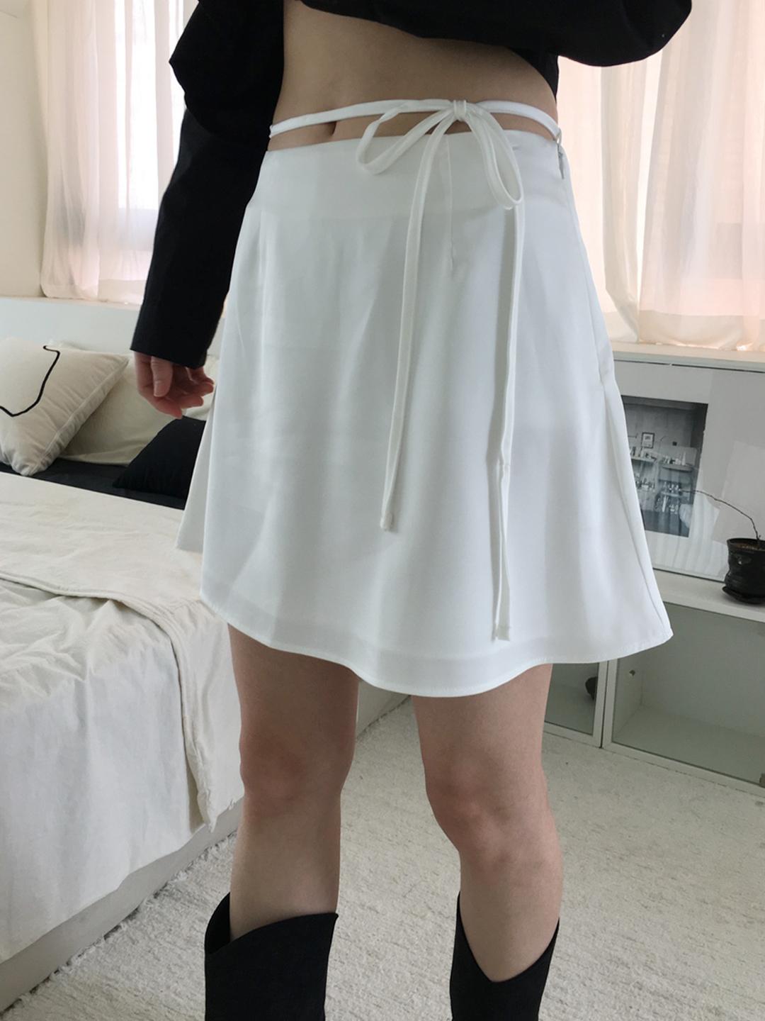 Strap satin mini skirt (Ivory, black)