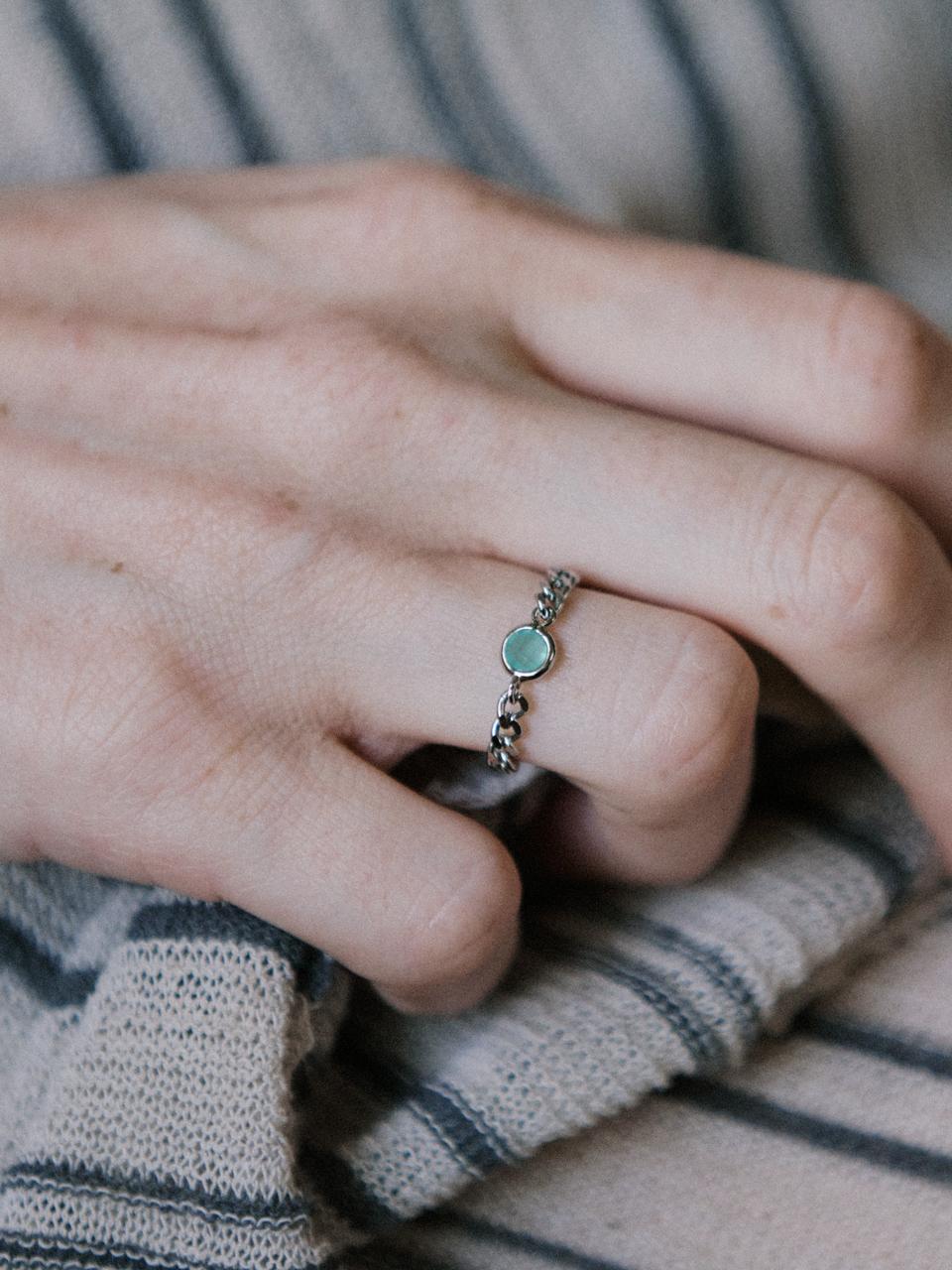 Mint pendant with surgical chain ring