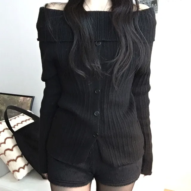 [크림당일/블랙2월중순이후] 버튼 오프숄더 nt (2color)