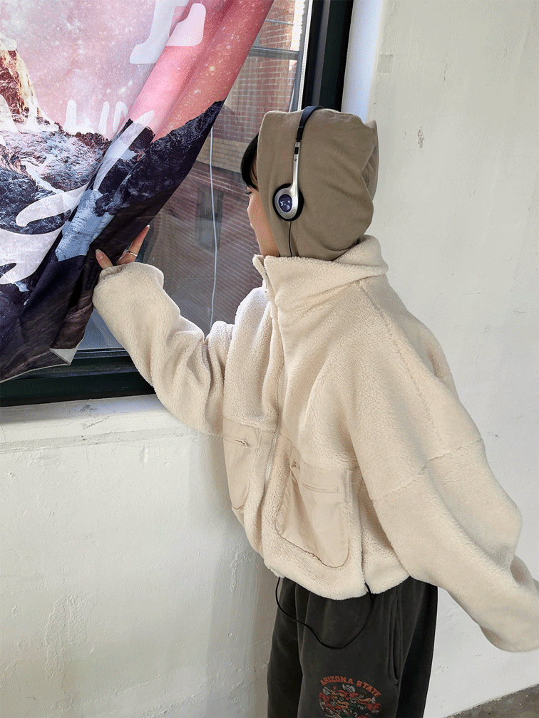 김아홉 스노우맨 컬리 점퍼