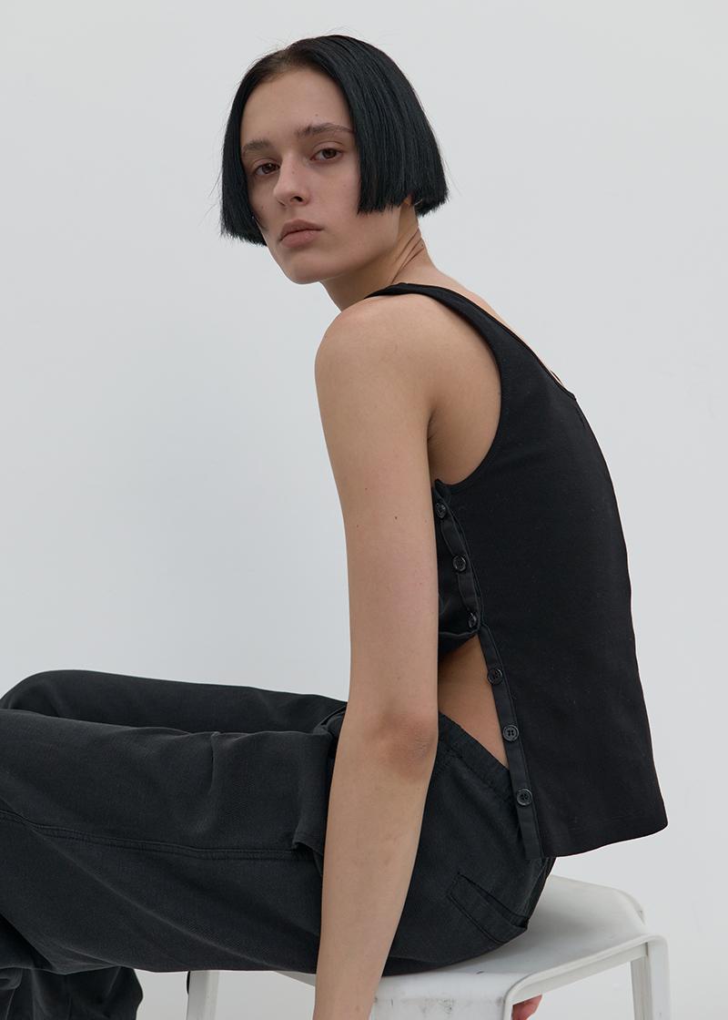 SIDE-BUTTON DETAIL SLEEVELESS TOP IN BLACK