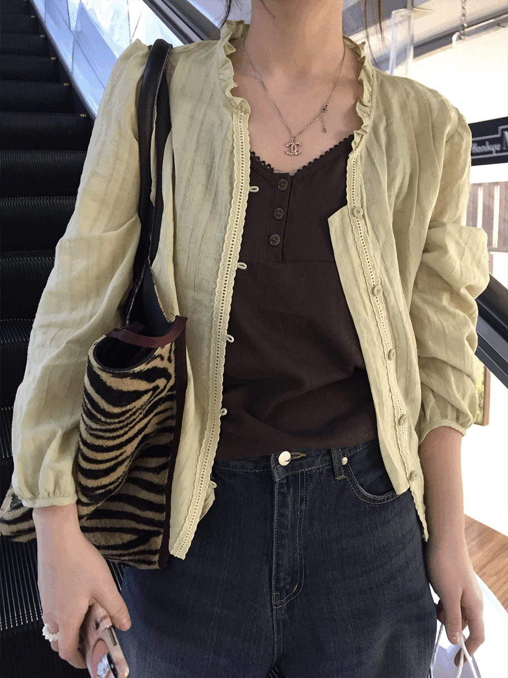 하우유 샤렛 레이스 핀턱 블라우스 (3c)