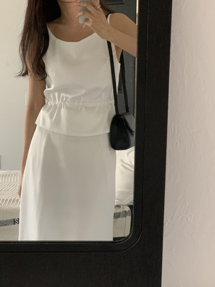 썸띵엘스 메리 사틴 블라우스 슬리브리스 스트링 리본 나시 bl (2color)