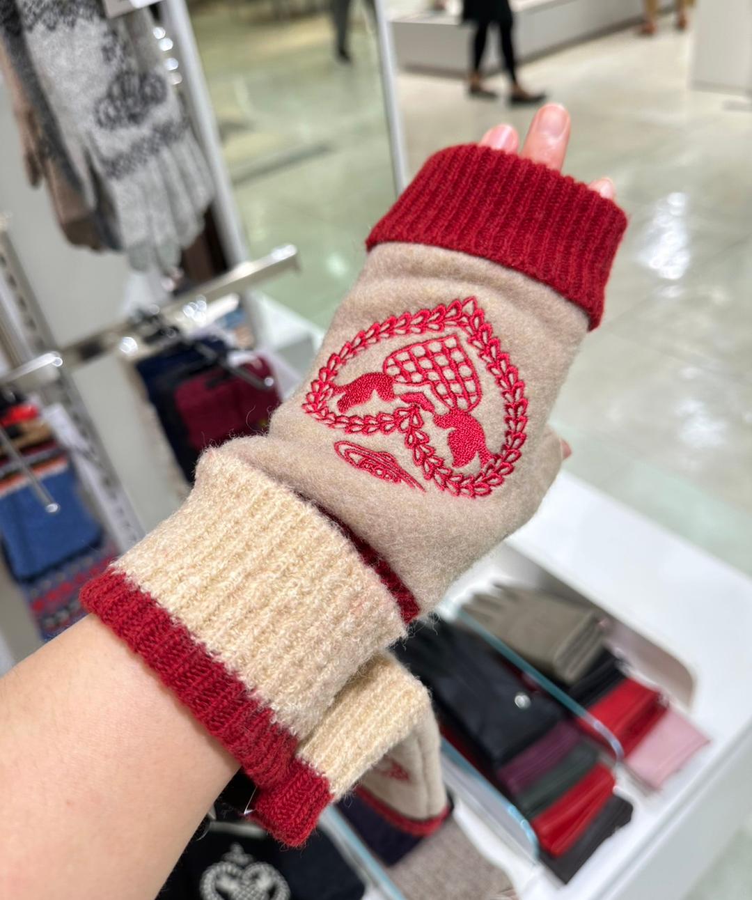 [비비안웨스트우드] 2023FW PEACE HEART 반장갑/핸드워머 택 1