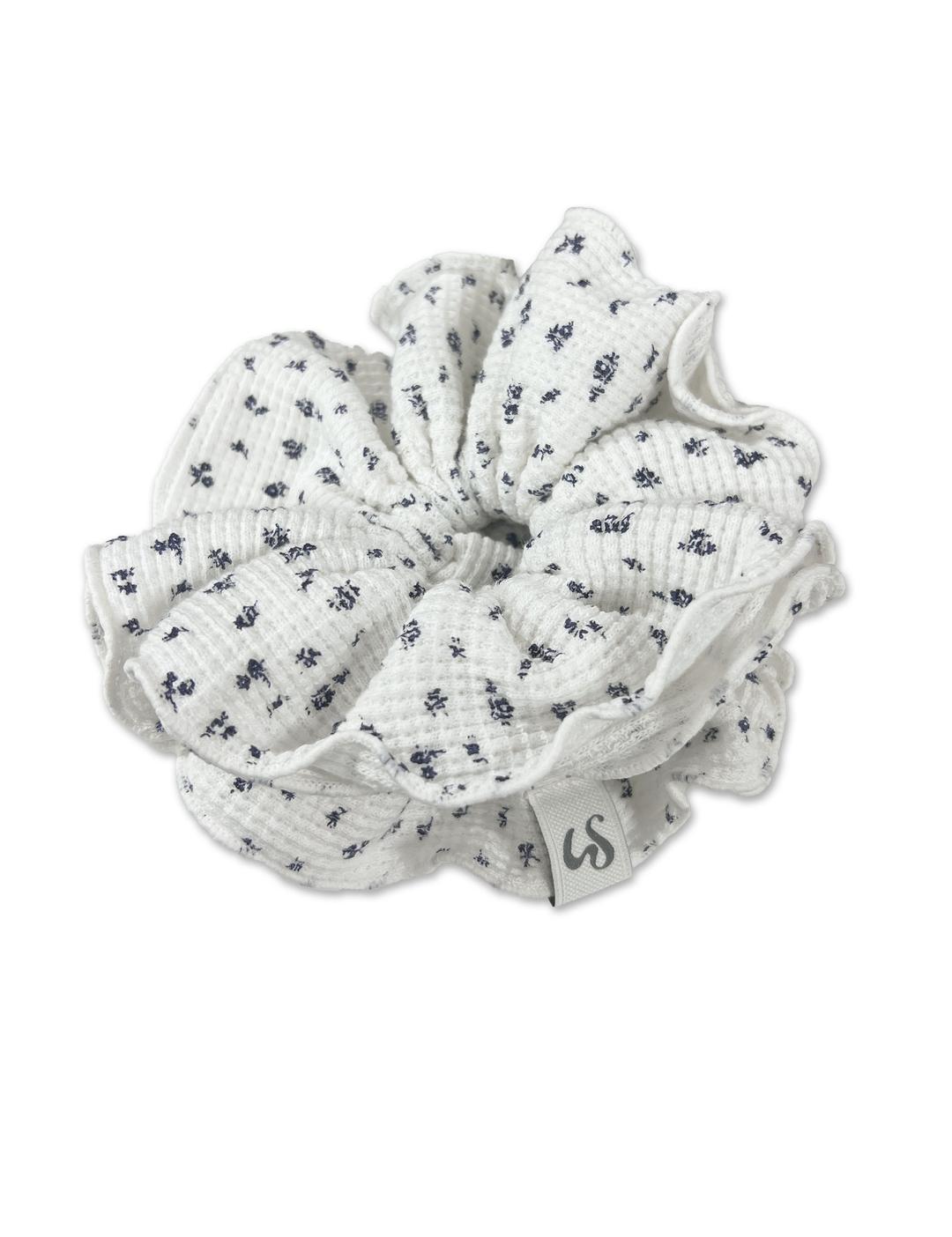 FLOWER WAFFLE SCRUNCHIE(WHITE)