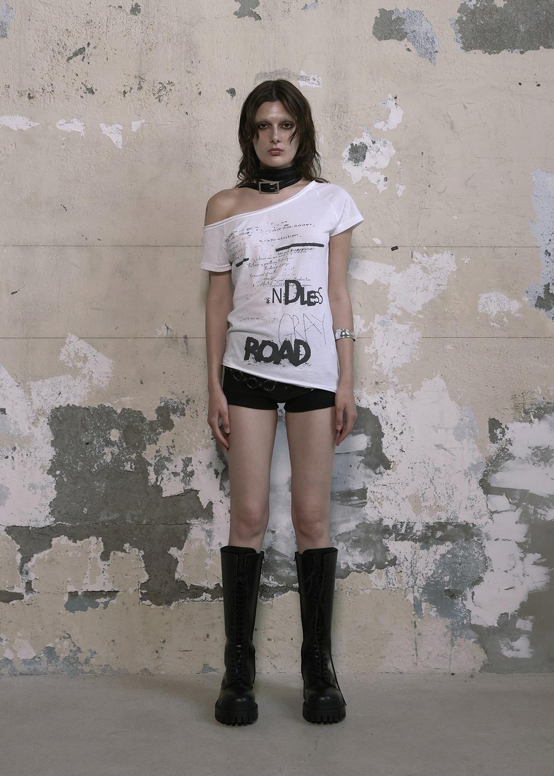 FUNKY SCOOP NECK TEE SCRIBBLE, WHITE