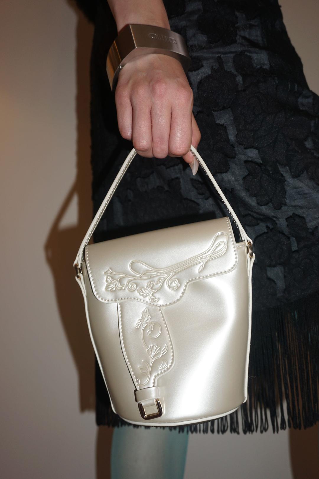 Saddle Bucket Bag Light Silver