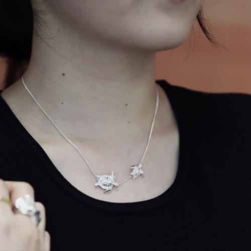 Free turtles necklace silver