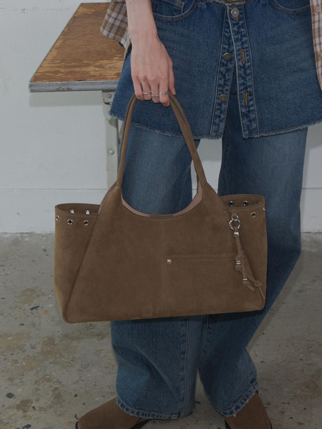 Luca Shoulder in Mocha Beige UA5AB092-K3